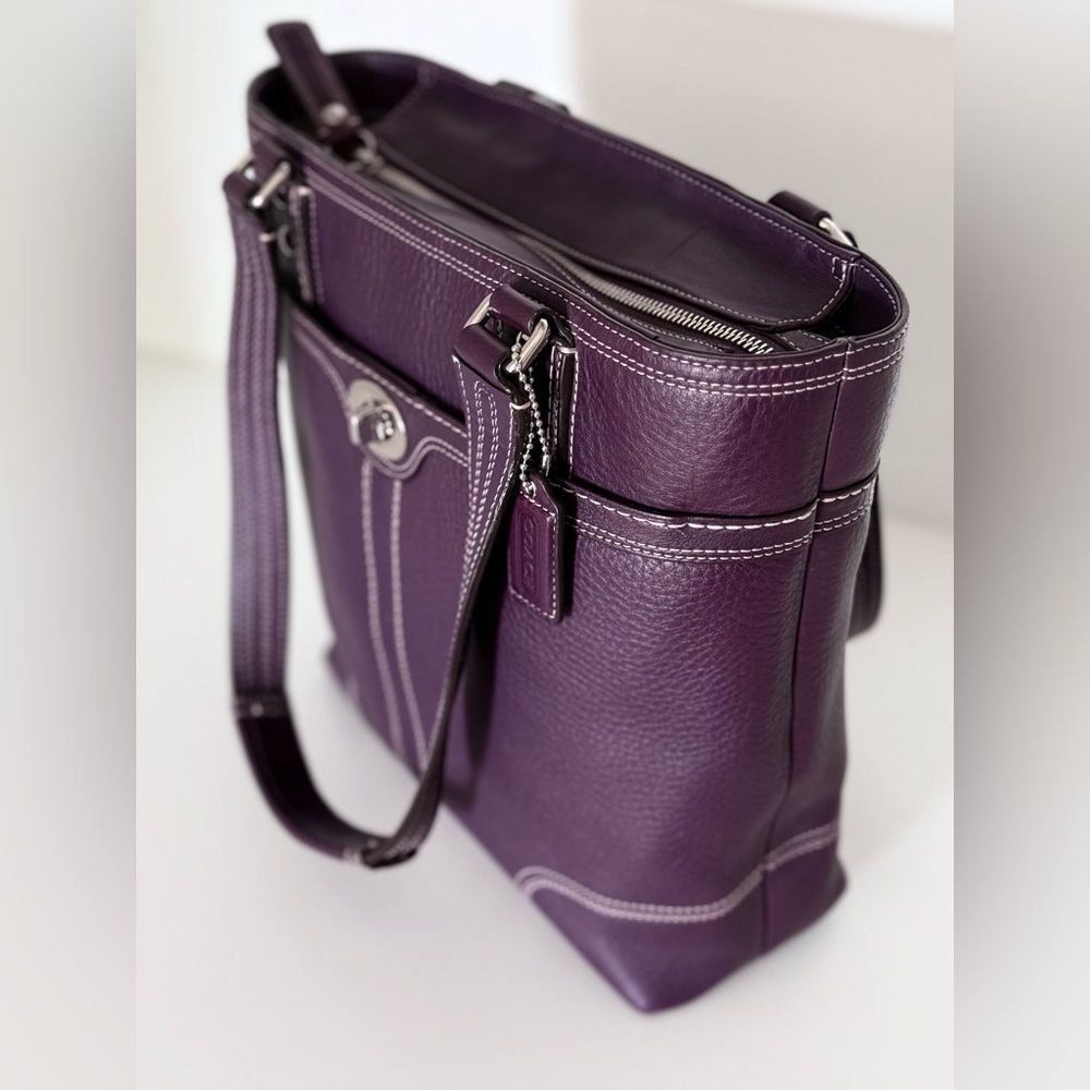 Vintage Coach Hamptons Turnlock Tote F13959 Plum Pebbled Leather - Picture 7 of 13